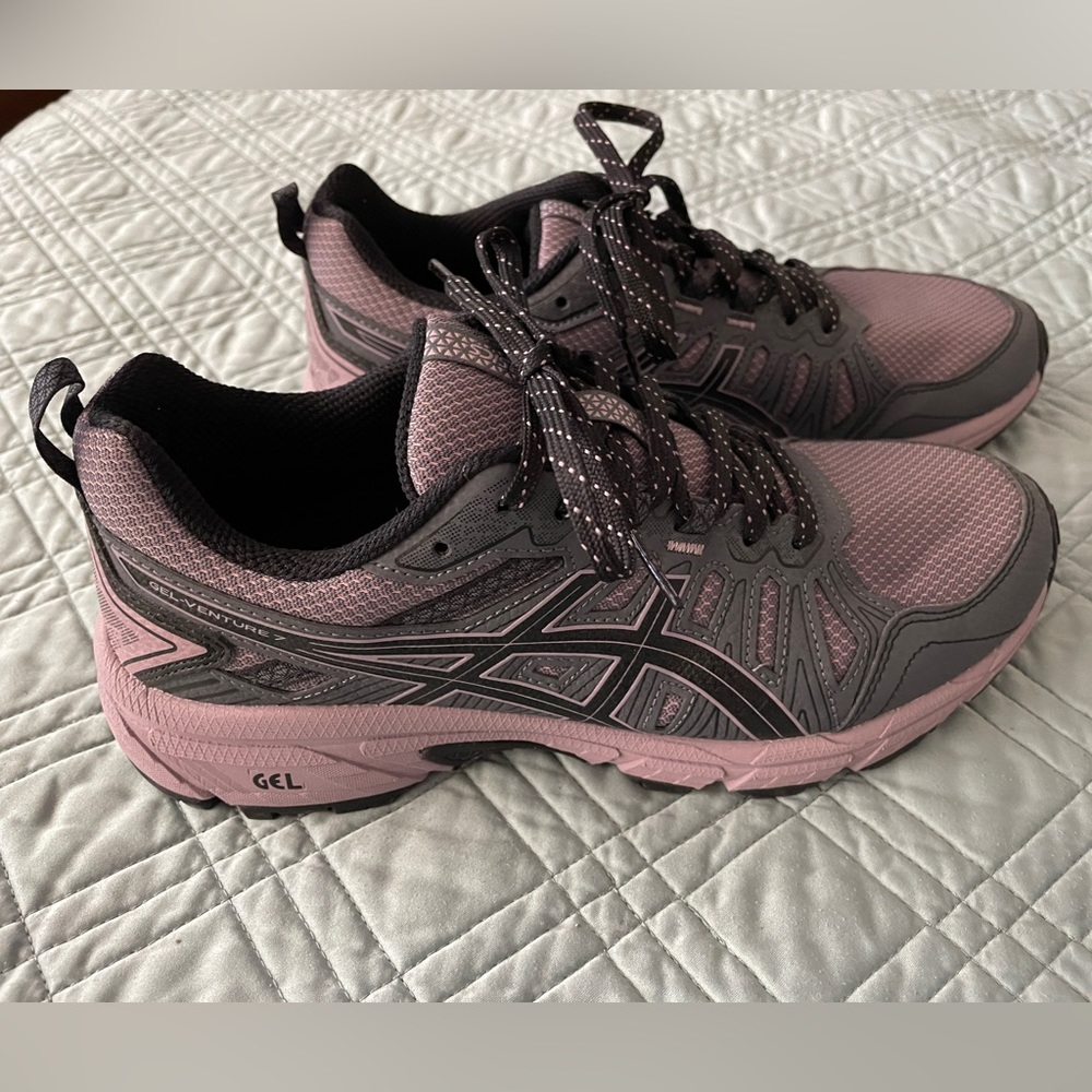 Asics running shoes size 8, pink (mauve) and grey